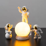 Conjunto Astronautas + Luminária Decoração Estátuas