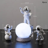 Conjunto Astronautas + Luminária Decoração Estátuas